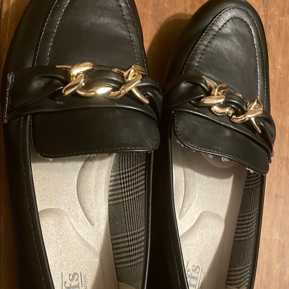 Cliffs by WHITE MOUNTAIN Black and Gold Loafers with Chain Detail